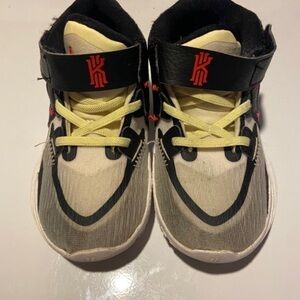 Nike kyrie Kids Black and Yellow Sneakers Sz 10 small kid boy